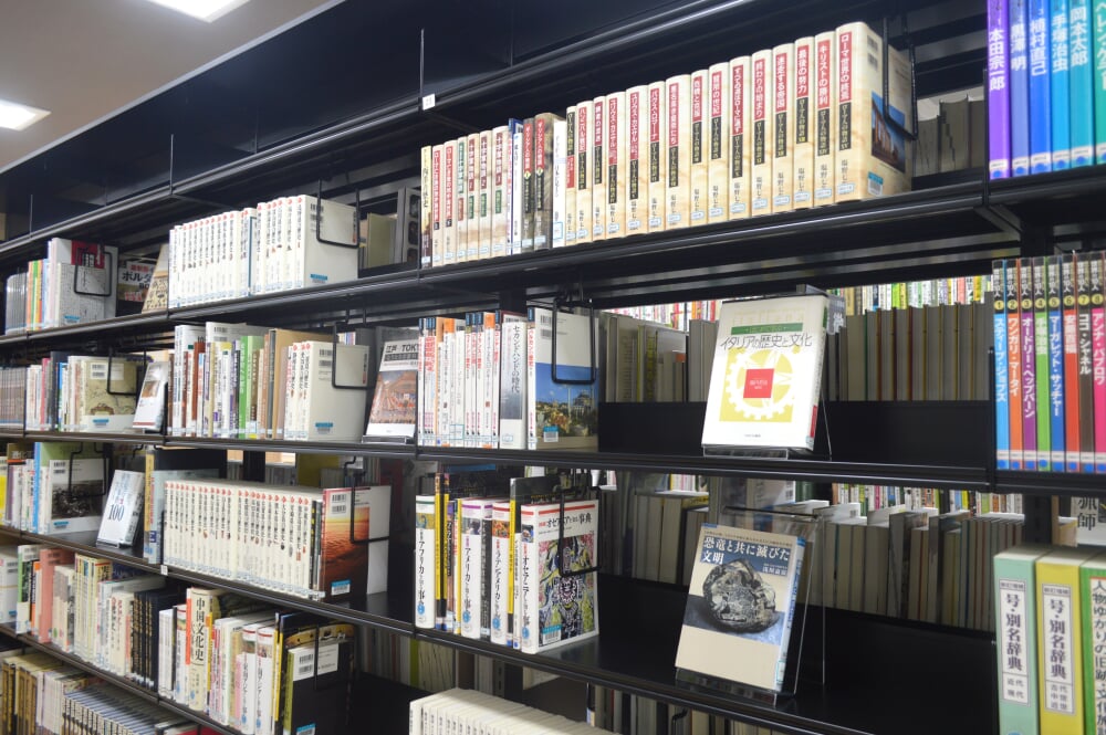 木曽町図書館の写真 ©Asturio(CC BY-SA 4.0)