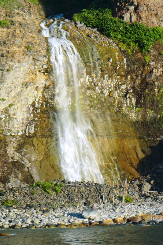 カムイワッカ湯の滝の写真 ©663highland(CC-BY-SA-3.0)